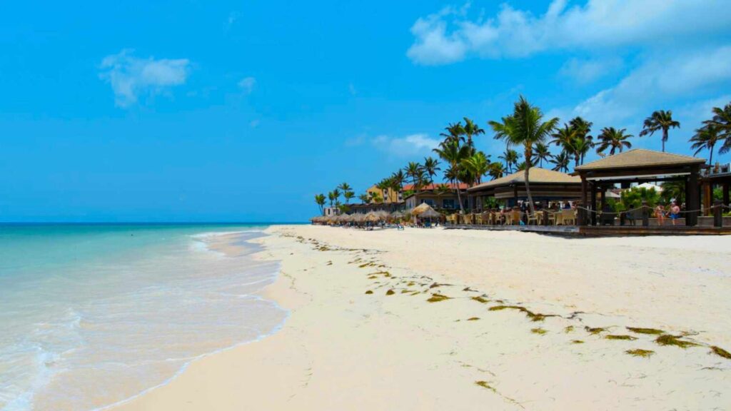 Playas de arena blanca y aguas turquesas del Caribe, uno de los destinos más seguros y elegidos para viajar desde Argentina – Contenido creado por Bonobo Agencia